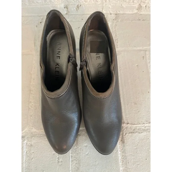 Anne Klein Gray Leather Side Zip Block Heel Ankle Boots Booties Womens 10 Y2K - Picture 2 of 6